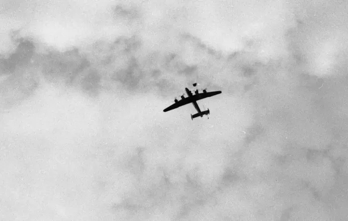 Framed Print : Handley Page Halifax A. IX dropping a 25-pounder Framed Print : Handley Page Halifax A. IX dropping a 25-pounder