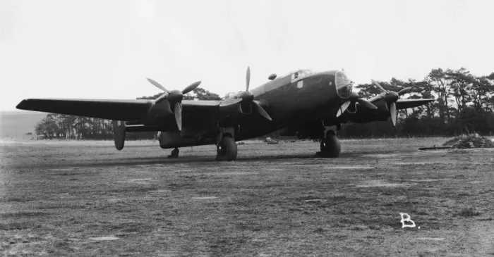 Framed Print : Handley Page HP-57 Halifax B-2 Framed Print : Handley Page HP-57 Halifax B-2