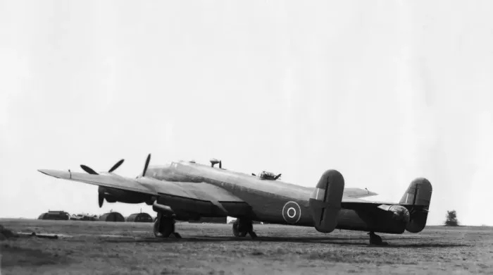 Framed Print : Handley Page HP-57 Halifax B-2 Framed Print : Handley Page HP-57 Halifax B-2