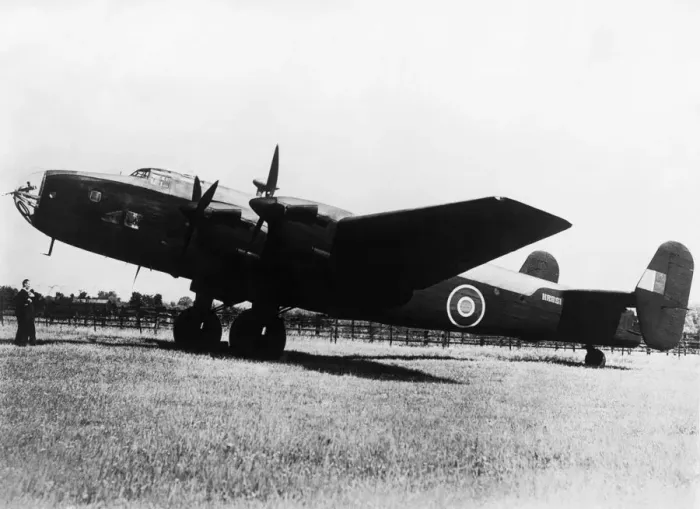 Framed Print : Handley Page HP-57 Halifax B-2 Framed Print : Handley Page HP-57 Halifax B-2