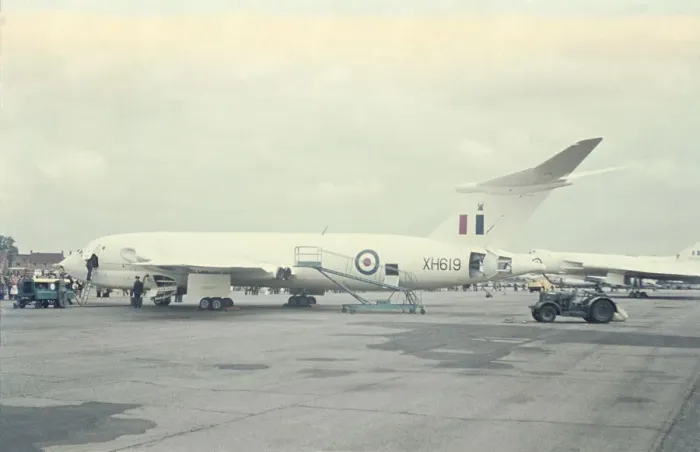 Framed Print : Handley Page HP-80 Victor B-1 Framed Print : Handley Page HP-80 Victor B-1