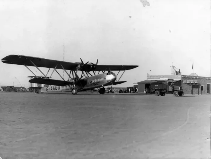 Framed Print : Handley Page HP42E G-aUD Hanno at Karachi Framed Print : Handley Page HP42E G-aUD Hanno at Karachi