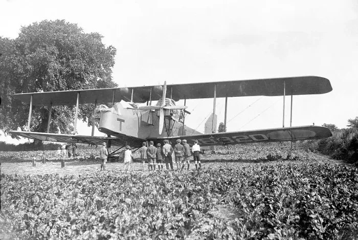 Framed Print : Handley Page Hyderabad J8320 - T of No. 99 Squadron Framed Print : Handley Page Hyderabad J8320 - T of No. 99 Squadron