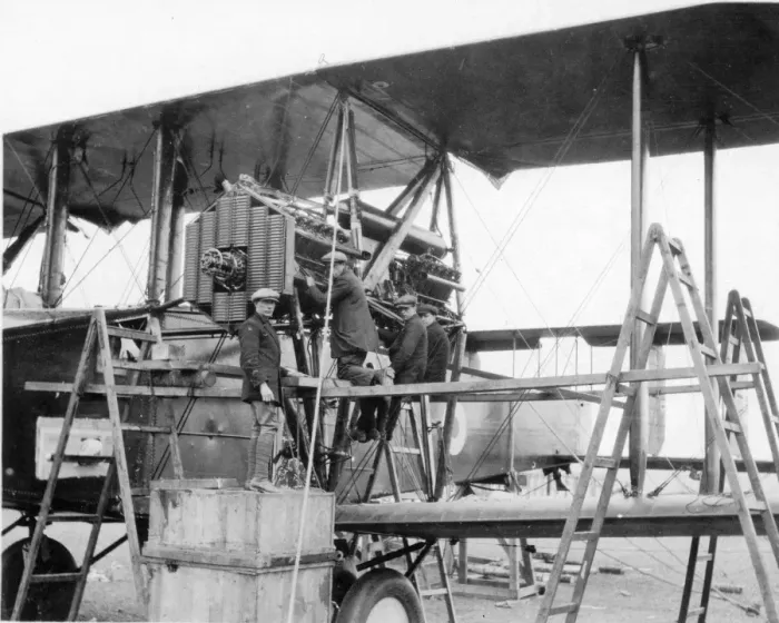 Framed Print : Handley Page V / 1500 F7140 Atlantic is reassembled Framed Print : Handley Page V / 1500 F7140 Atlantic is reassembled