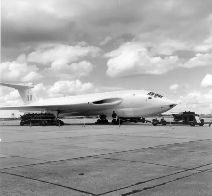 Framed Print : Handley Page Victor B2 with its bombload Framed Print : Handley Page Victor B2 with its bombload