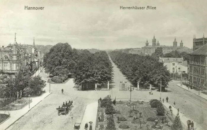 Framed Print : Hanover, Germany - Herrenhauser Allee Framed Print : Hanover, Germany - Herrenhauser Allee