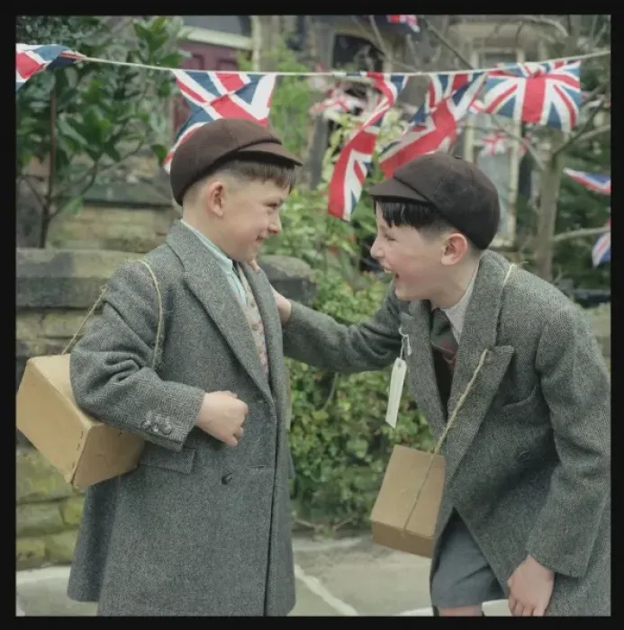 Framed Print : Happy Evacuees 1940S Framed Print : Happy Evacuees 1940S