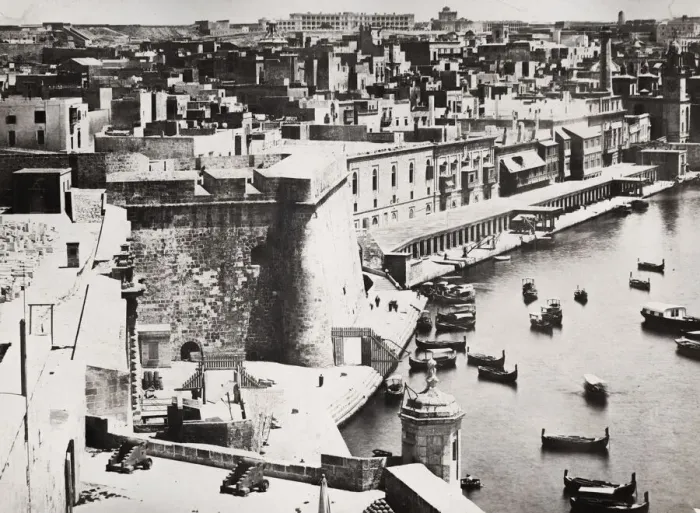 Framed Print : Harbour and city of Valletta, Malta Framed Print : Harbour and city of Valletta, Malta