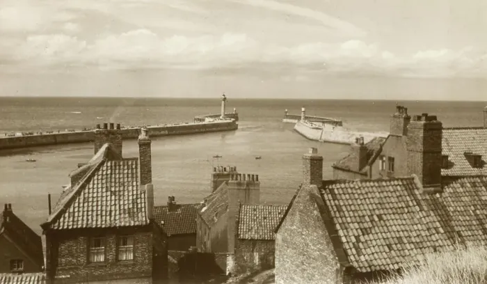 Framed Print : Harbour Entrance and Piers from Church Steps, Whitby Framed Print : Harbour Entrance and Piers from Church Steps, Whitby