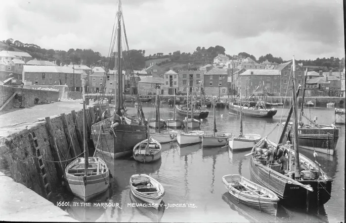 Framed Print : In the Harbour, Mevagissey Framed Print : In the Harbour, Mevagissey