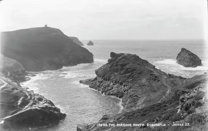 Framed Print : The Harbour Mouth, Boscastle Framed Print : The Harbour Mouth, Boscastle