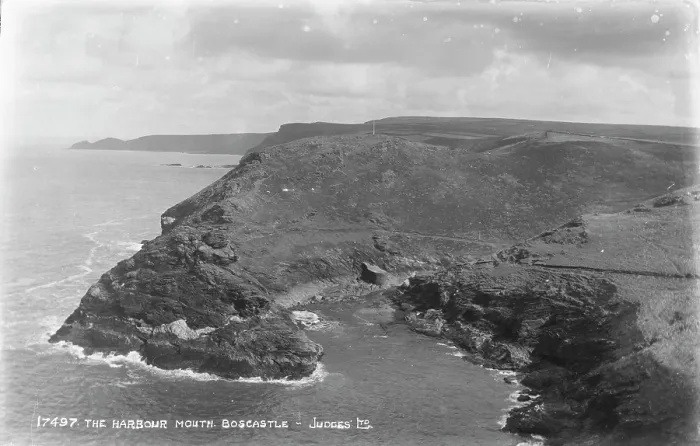Framed Print : The Harbour Mouth, Boscastle Framed Print : The Harbour Mouth, Boscastle