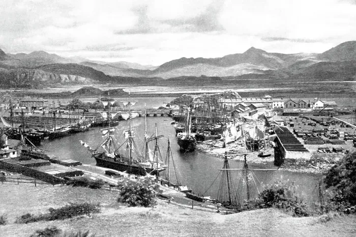 Framed Print : Harbour, Porthmadog early 1900's Framed Print : Harbour, Porthmadog early 1900's