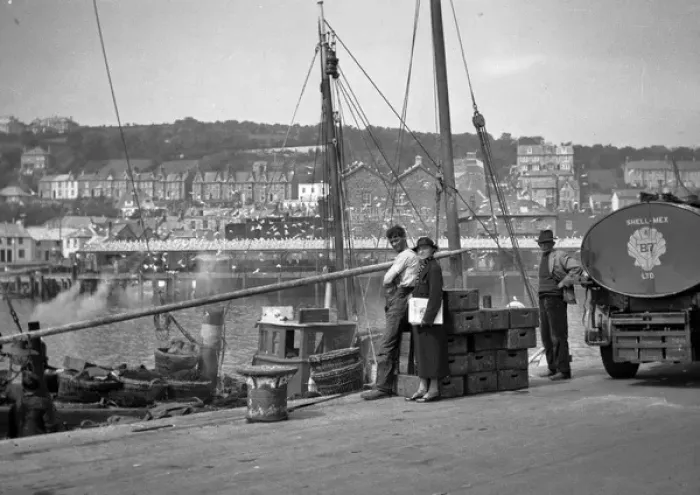 Framed Print : Harbour scene with seagulls Framed Print : Harbour scene with seagulls