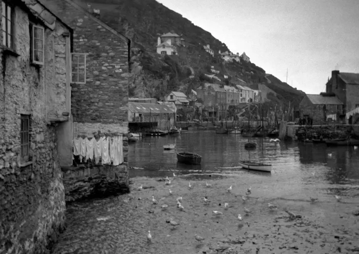 Framed Print : Harbour scene with seagulls and washing line Framed Print : Harbour scene with seagulls and washing line