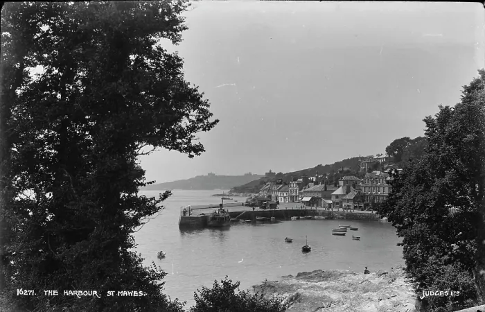 Framed Print : The Harbour, St Mawes Framed Print : The Harbour, St Mawes