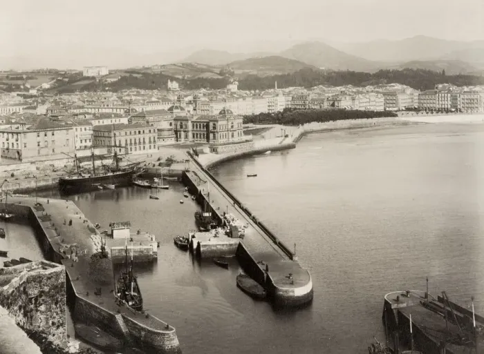 Framed Print : Harbour wall at San Sebastian or Donostia, Spain Framed Print : Harbour wall at San Sebastian or Donostia, Spain
