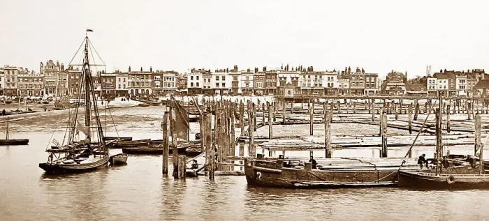 Framed Print : The Hard, Portsmouth Framed Print : The Hard, Portsmouth