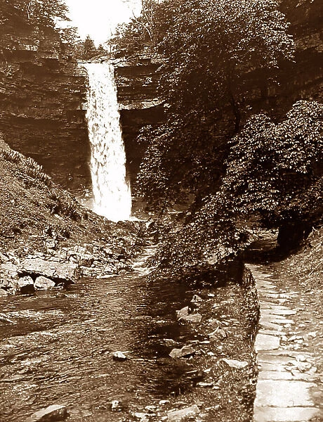 Hardraw Force, Hawes in the 1930s