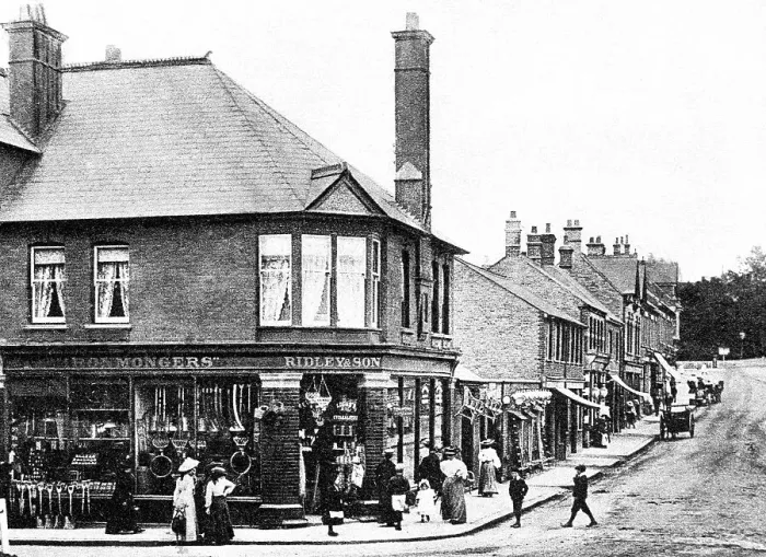 Framed Print : Harpenden Station Road early 1900s Framed Print : Harpenden Station Road early 1900s