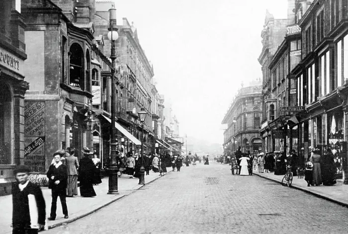 Framed Print : Harrogate - James Street Framed Print : Harrogate - James Street