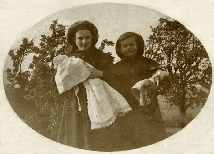 Framed Print : Harrogate Northern Police Orphanage - Girls with dolls