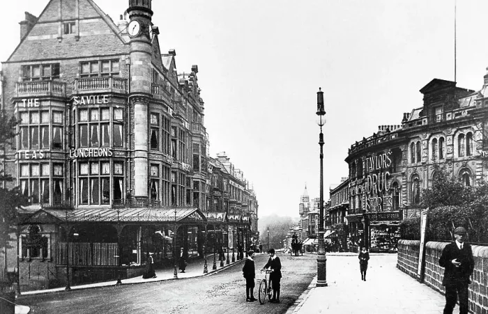 Framed Print : Harrogate - Parliament Street Framed Print : Harrogate - Parliament Street