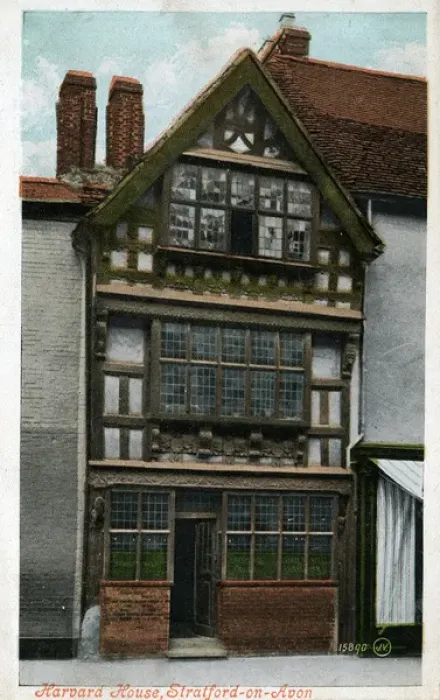 Framed Print : Harvard House, Stratford-on-Avon, Warwickshire Framed Print : Harvard House, Stratford-on-Avon, Warwickshire