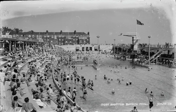 Framed Print : Hastings Bathing Pool Framed Print : Hastings Bathing Pool
