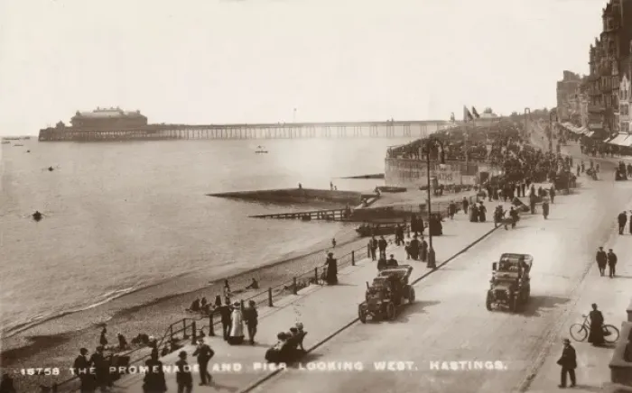 Framed Print : Hastings / Prom & Pier Framed Print : Hastings / Prom & Pier