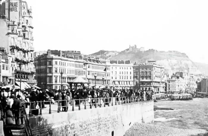 Framed Print : Hastings Promenade, Victorian period Framed Print : Hastings Promenade, Victorian period