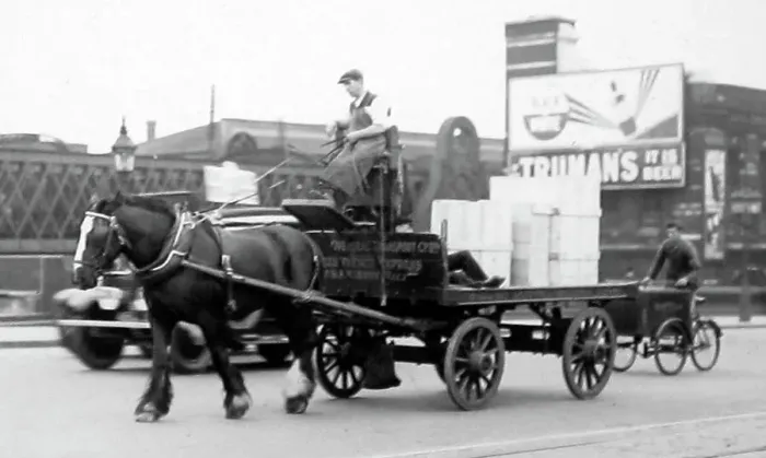 Framed Print : A haulier on Blackfriars Bridge, London Framed Print : A haulier on Blackfriars Bridge, London