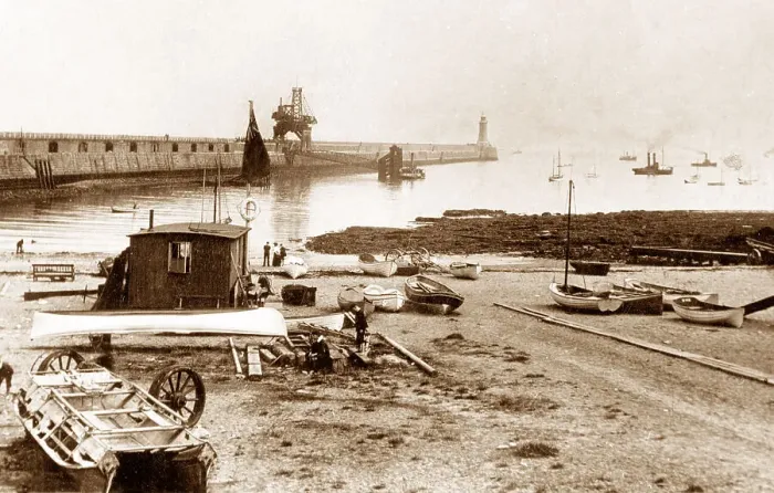 Framed Print : Haven and Pier, Tynemouth