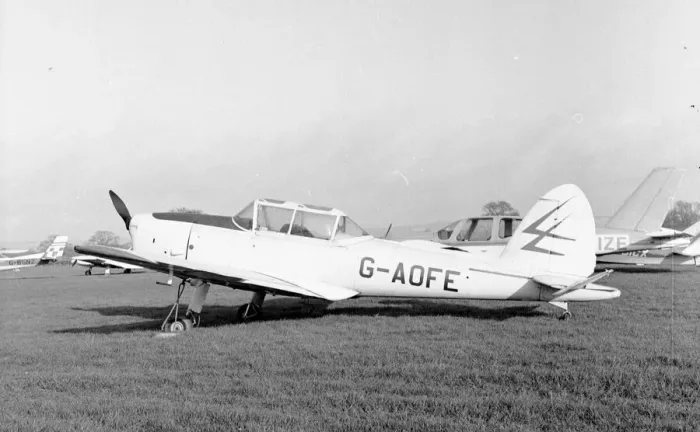 Framed Print : de Havilland Canada DHC-1 Chipmunk G-AOFE Framed Print : de Havilland Canada DHC-1 Chipmunk G-AOFE