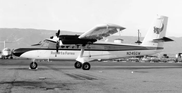 Framed Print : de Havilland Canada DHC-6-100 Twin Otter N245GW Framed Print : de Havilland Canada DHC-6-100 Twin Otter N245GW