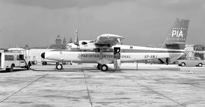 Framed Print : de Havilland Canada DHC-6-300 Twin Otter AP-AWJ Framed Print : de Havilland Canada DHC-6-300 Twin Otter AP-AWJ