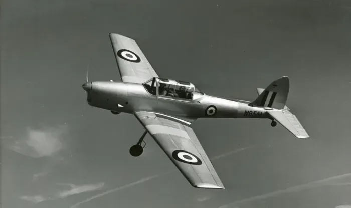 Framed Print : de Havilland Canada DHC1 ChipmunkTMk10, WB551, for the RAF Framed Print : de Havilland Canada DHC1 ChipmunkTMk10, WB551, for the RAF