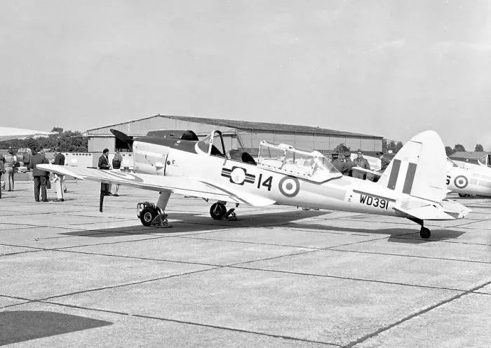 Framed Print : de Havilland Chipmunk T.10 WD391 Framed Print : de Havilland Chipmunk T.10 WD391