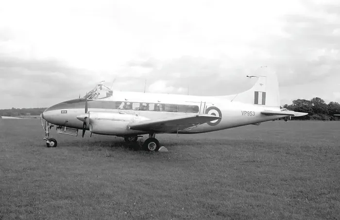 Framed Print : de Havilland Devon C.2 VP953 Framed Print : de Havilland Devon C.2 VP953