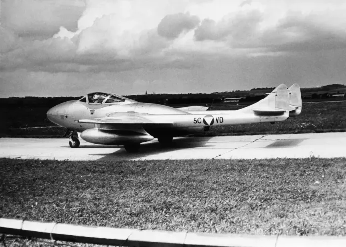 Framed Print : de Havilland DH-100 Vampire Framed Print : de Havilland DH-100 Vampire