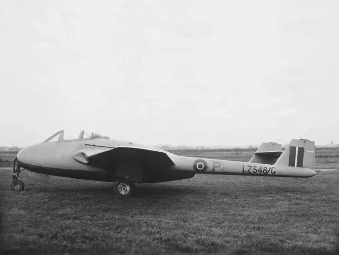 Framed Print : de Havilland DH-100 Vampire F-1 Framed Print : de Havilland DH-100 Vampire F-1