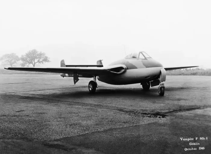 Framed Print : de Havilland DH-100 Vampire F-1 Framed Print : de Havilland DH-100 Vampire F-1
