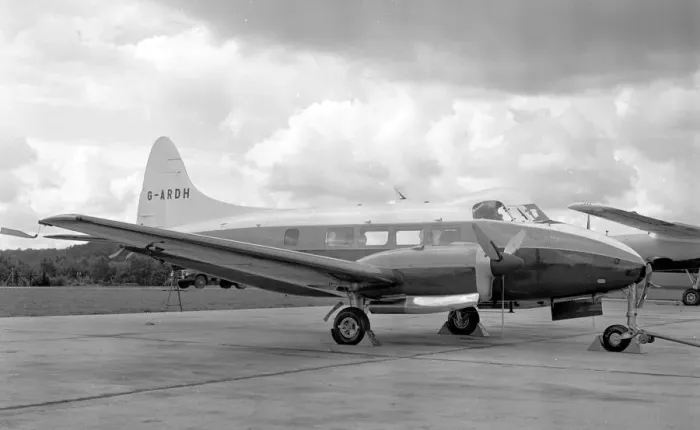 Framed Print : de Havilland DH. 104 Dove 8 G-ARDH Framed Print : de Havilland DH. 104 Dove 8 G-ARDH