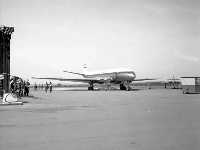 Framed Print : de Havilland DH. 106 Comet 1 7610M - G-ALYT Framed Print : de Havilland DH. 106 Comet 1 7610M - G-ALYT