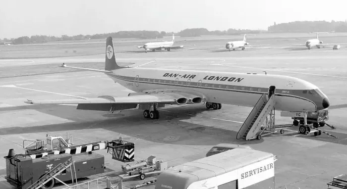 Framed Print : de Havilland DH. 106 Comet 4B G-APYC Framed Print : de Havilland DH. 106 Comet 4B G-APYC