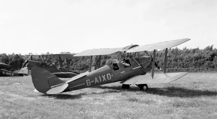 Framed Print : de Havilland DH. 82a Tiger Moth G-AIXD Framed Print : de Havilland DH. 82a Tiger Moth G-AIXD
