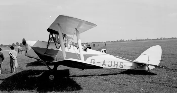 Framed Print : de Havilland DH. 82a Tiger Moth G-AJHS Framed Print : de Havilland DH. 82a Tiger Moth G-AJHS