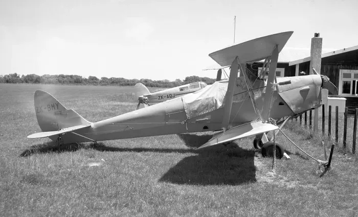 Framed Print : de Havilland DH. 82a Tiger Moth ZK-BMY Framed Print : de Havilland DH. 82a Tiger Moth ZK-BMY