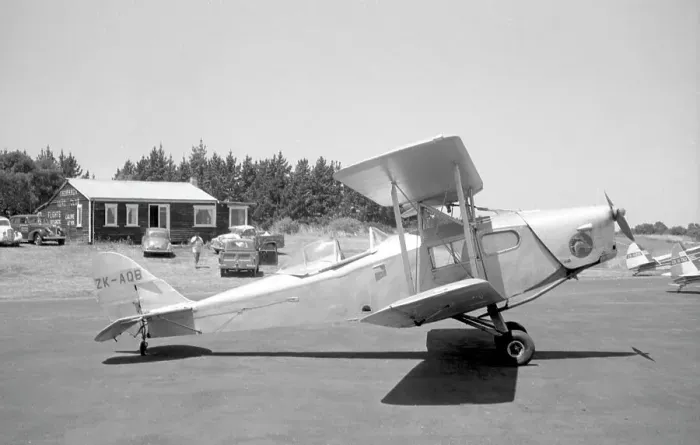 Framed Print : de Havilland DH. 83 Fox Moth ZK-AQB Framed Print : de Havilland DH. 83 Fox Moth ZK-AQB