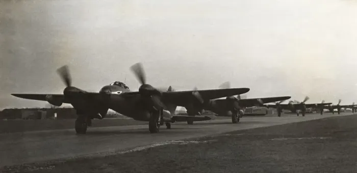 Framed Print : de Havilland DH-98 Mosquito Framed Print : de Havilland DH-98 Mosquito